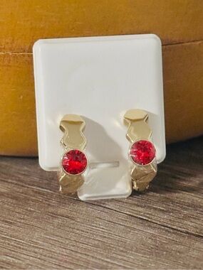 Red Stone Gold Huggies